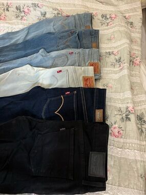 Levi's Women's Straight Leg Jeans in Light, Medium, Dark Blue and Black